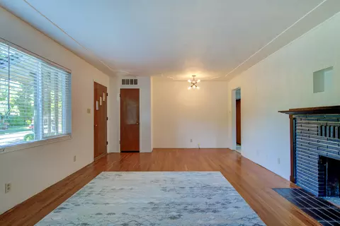 Living - 5451 Elm Ln # L, Redding, CA 96001 photo 7 of 10