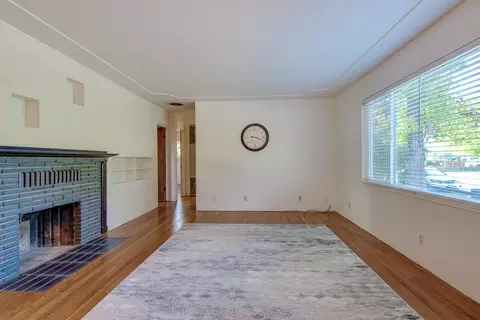 Living - 5451 Elm Ln # L, Redding, CA 96001 photo 4 of 10