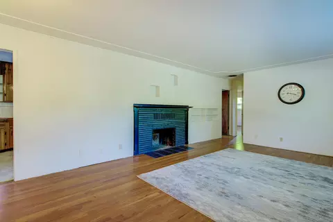 Living - 5451 Elm Ln # L, Redding, CA 96001 photo 2 of 10
