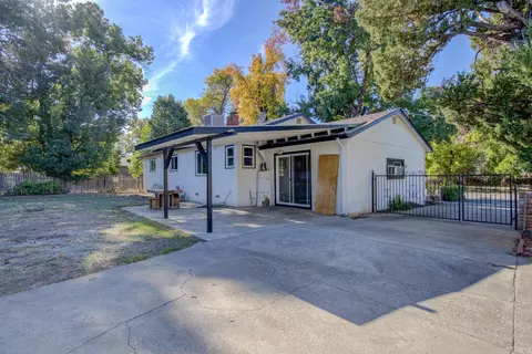 Exterior - 5451 Elm Ln # L, Redding, CA 96001 photo 3 of 8
