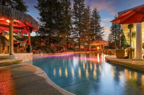 19279 Lexington Ln, Redding, CA 96003