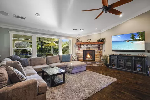 19279 Lexington Ln, Redding, CA 96003 photo 4