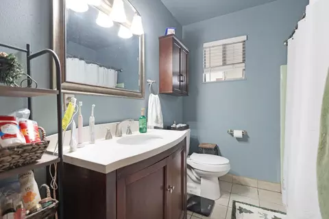 Bath - 1733 Regent Ave, Redding, CA 96001 photo 1 of 1