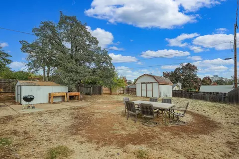 Exterior - 1733 Regent Ave, Redding, CA 96001 photo 3 of 4