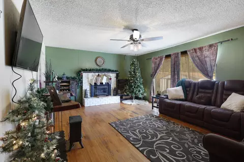 Living - 1733 Regent Ave, Redding, CA 96001 photo 1 of 2