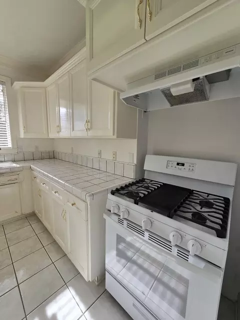 Kitchen - 13365 Tierra Oaks Dr, Redding, CA 96003 photo 10 of 11