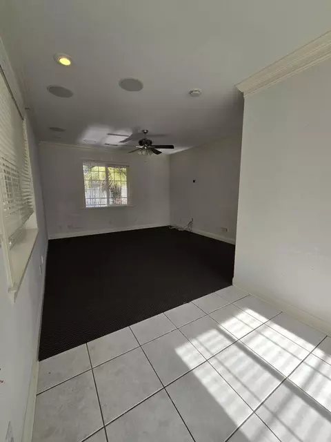 Living - 13365 Tierra Oaks Dr, Redding, CA 96003 photo 12 of 13