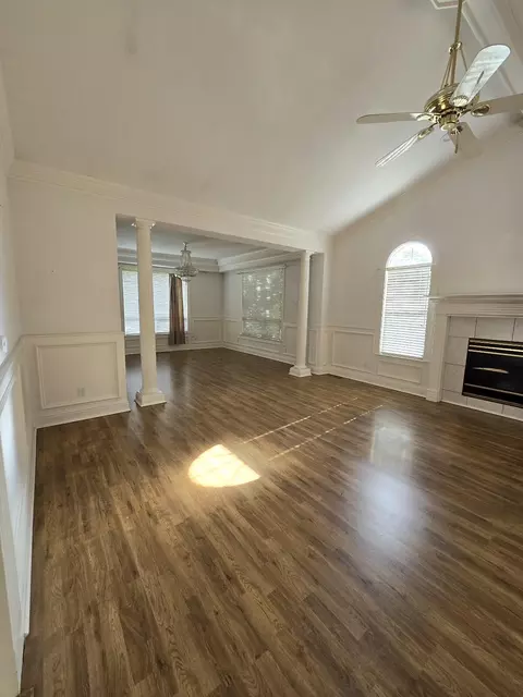 Living - 13365 Tierra Oaks Dr, Redding, CA 96003 photo 3 of 13