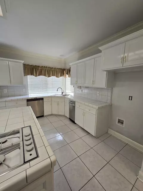 Kitchen - 13365 Tierra Oaks Dr, Redding, CA 96003 photo 3 of 11