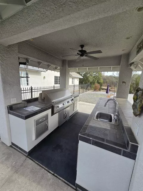 Kitchen - 13365 Tierra Oaks Dr, Redding, CA 96003 photo 1 of 11