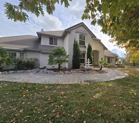 Exterior - 13365 Tierra Oaks Dr, Redding, CA 96003 photo 2 of 23