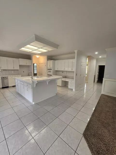Kitchen - 13365 Tierra Oaks Dr, Redding, CA 96003 photo 8 of 11
