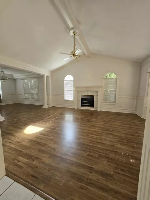 Living - 13365 Tierra Oaks Dr, Redding, CA 96003 photo 2 of 13