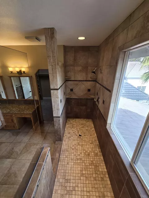 Bath - 13365 Tierra Oaks Dr, Redding, CA 96003 photo 7 of 15