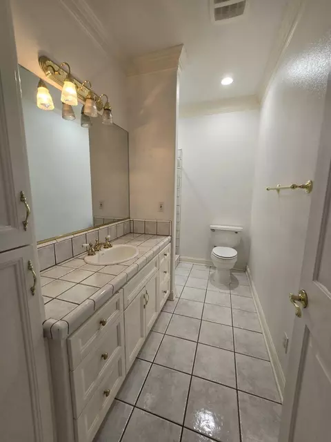 Bath - 13365 Tierra Oaks Dr, Redding, CA 96003 photo 15 of 15