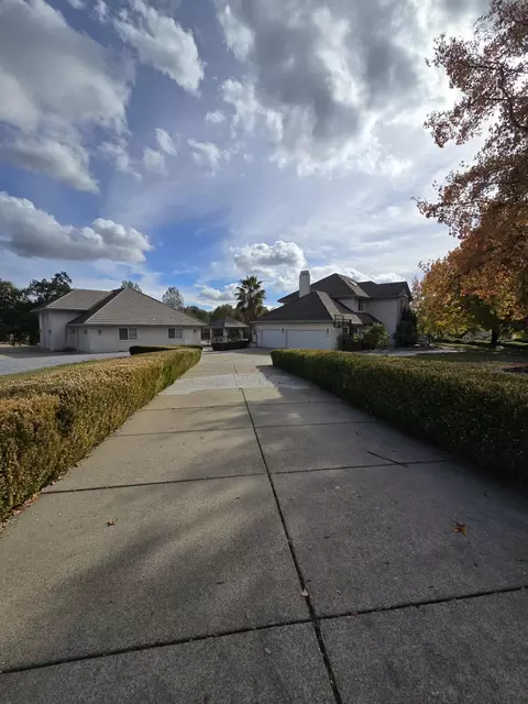 Exterior - 13365 Tierra Oaks Dr, Redding, CA 96003 photo 6 of 23