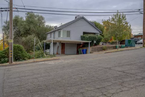1213 South St, Redding, CA 96001 photo 4