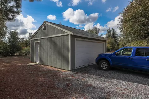 20953 Windsong Ln, Redding, CA 96003 photo 11