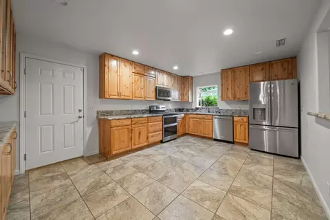 2550 Amethyst Way, Redding, CA 96003 photo 2