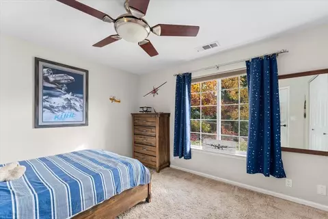 Bedroom - 6080 Placer Rd, Igo, CA 96047 photo 2 of 5