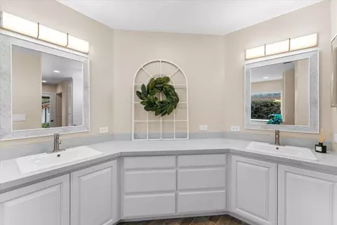 Bath - 6080 Placer Rd, Igo, CA 96047 photo 1 of 2