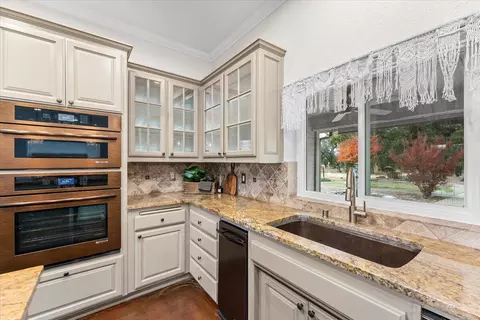 Kitchen - 6080 Placer Rd, Igo, CA 96047 photo 2 of 5