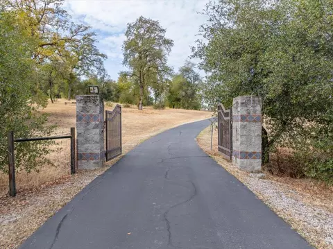 Exterior - 6080 Placer Rd, Igo, CA 96047 photo 5 of 8