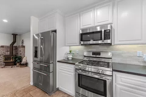 Kitchen - 6080 Placer Rd, Igo, CA 96047 photo 4 of 5