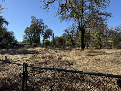 12096 Elaine Dr, Redding, CA 96003 photo 2