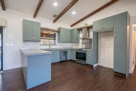 Kitchen - 2216 Oak Ridge Dr, Redding, CA 96001 photo 4 of 5