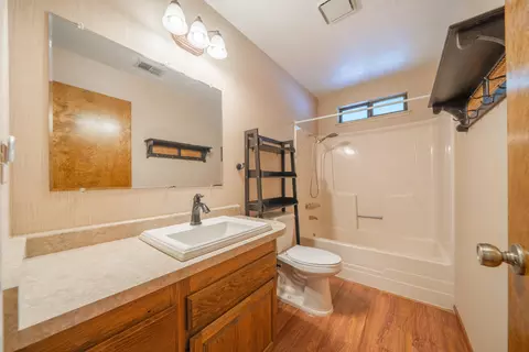 Bath - 2216 Oak Ridge Dr, Redding, CA 96001 photo 3 of 4