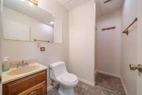 Bath - 2216 Oak Ridge Dr, Redding, CA 96001 photo 4 of 4