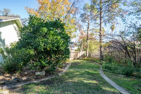 Exterior - 2216 Oak Ridge Dr, Redding, CA 96001 photo 6 of 13