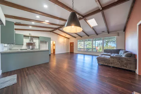 2216 Oak Ridge Dr, Redding, CA 96001