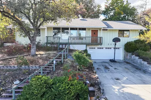 Exterior - 2216 Oak Ridge Dr, Redding, CA 96001 photo 11 of 13