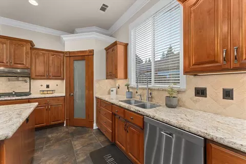 2752 Eel Dr, Redding, CA 96002 photo 12