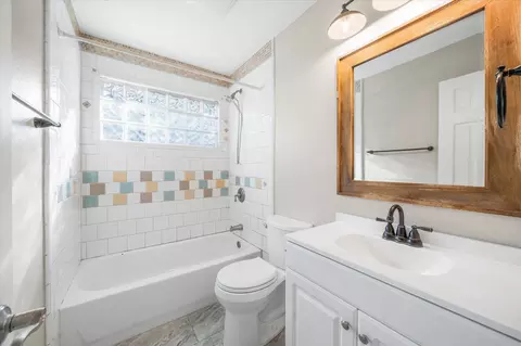 Bath - 2717 Henderson Rd, Redding, CA 96002 photo 1 of 2