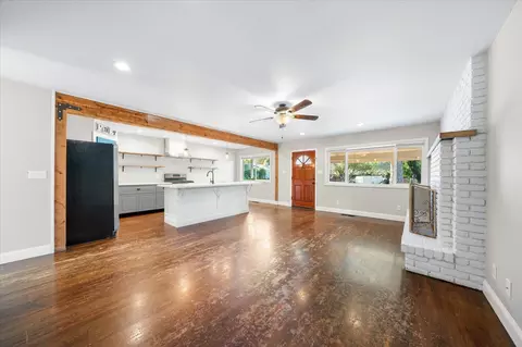 Living - 2717 Henderson Rd, Redding, CA 96002 photo 2 of 4