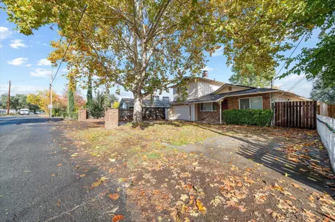 Exterior - 2717 Henderson Rd, Redding, CA 96002 photo 8 of 9