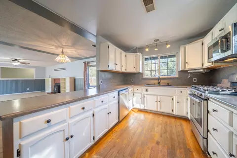 Kitchen - 13623 Jaybird Way, Redding, CA 96003 photo 3 of 6