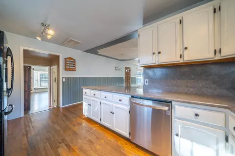 Kitchen - 13623 Jaybird Way, Redding, CA 96003 photo 5 of 6