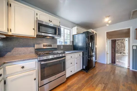 Kitchen - 13623 Jaybird Way, Redding, CA 96003 photo 6 of 6