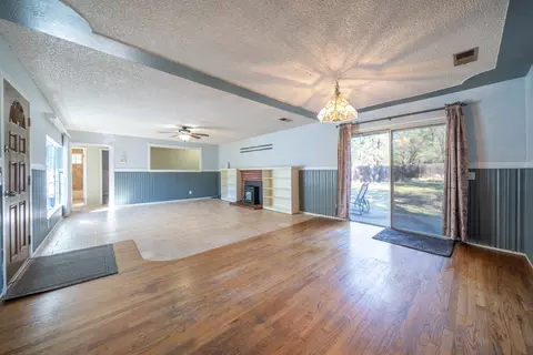 Living - 13623 Jaybird Way, Redding, CA 96003 photo 2 of 8