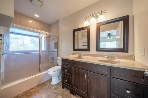 Bath - 13623 Jaybird Way, Redding, CA 96003 photo 1 of 2