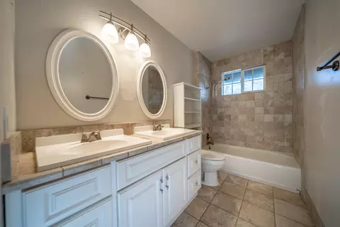 Bath - 13623 Jaybird Way, Redding, CA 96003 photo 2 of 2