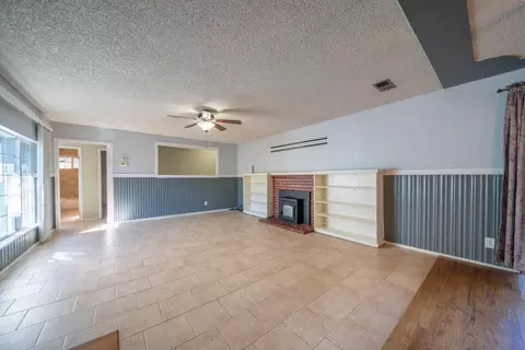 Living - 13623 Jaybird Way, Redding, CA 96003 photo 3 of 8