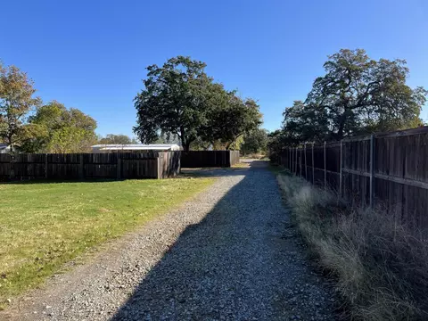 725 Shamrock St, Redding, CA 96003