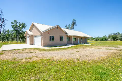 16611 Hawthorne Ave, Anderson, CA 96007