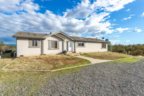 21850 Squaw Grass Trl, Redding, CA 96003