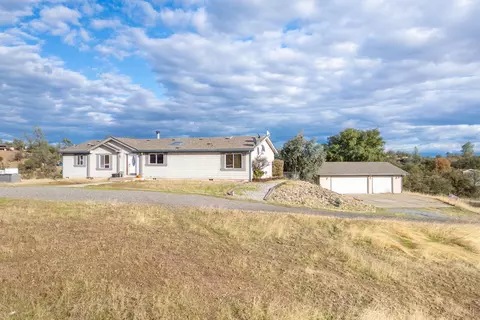 21850 Squaw Grass Trl, Redding, CA 96003 photo 2